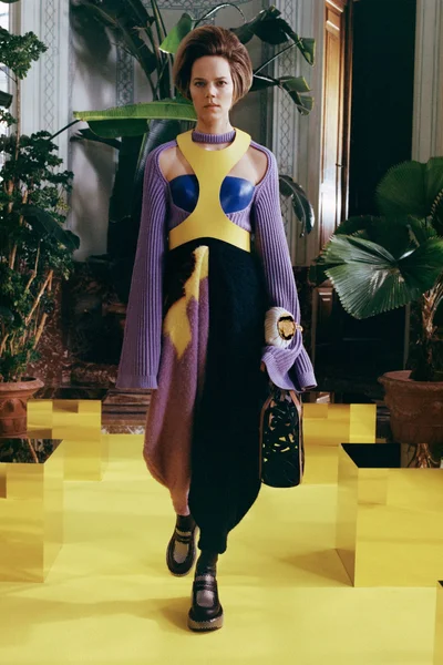 Look 14